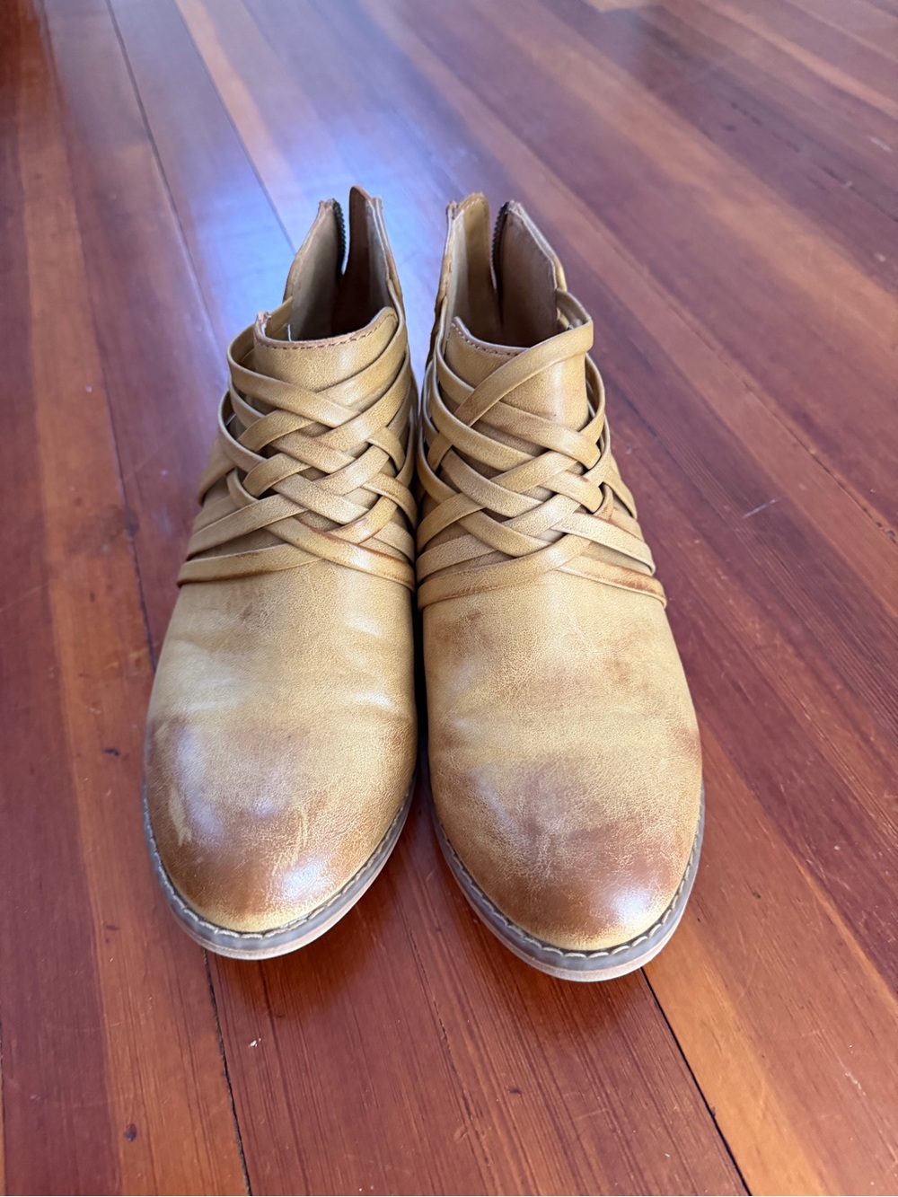 Size 9 Rocket Dog Tan Leather Shoes